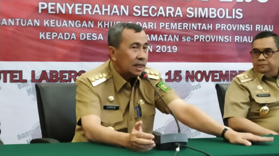  Pemprov Riau Serahkan Bankeu, Syamsuar: Untuk Operasional Camat